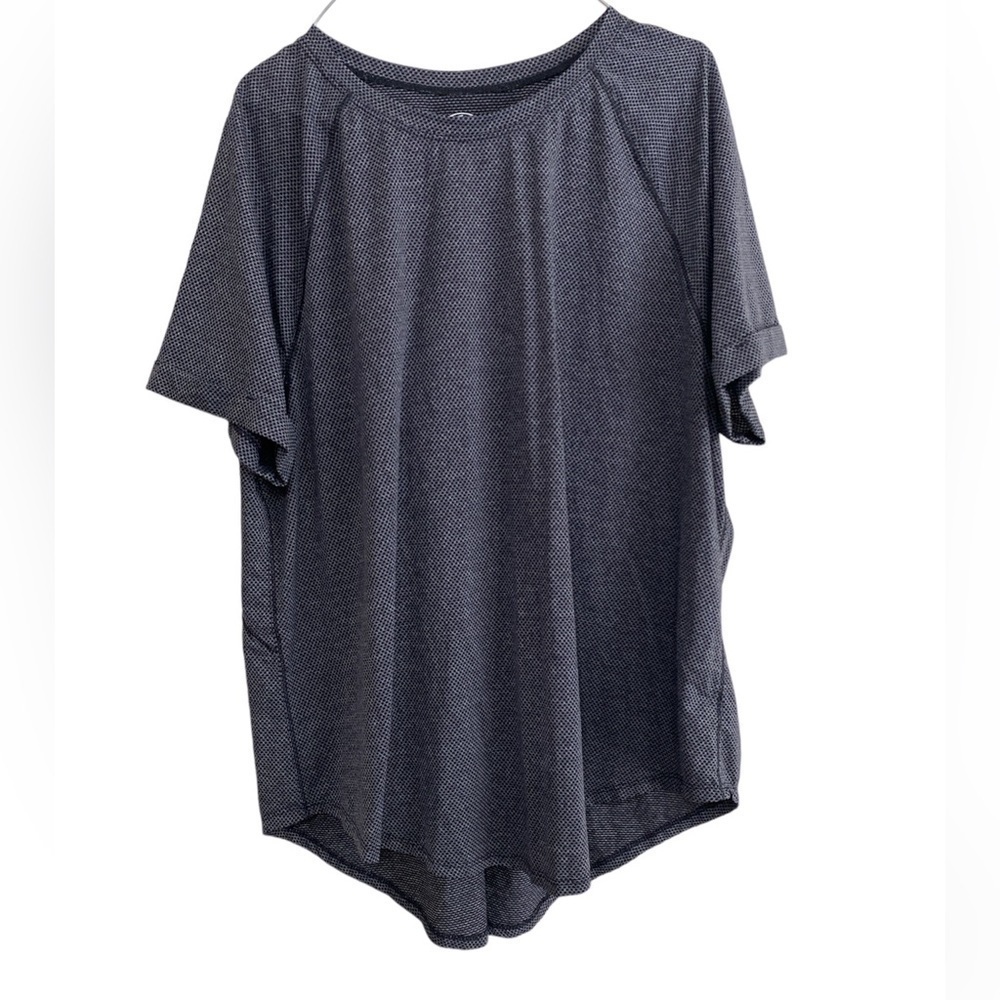 Athletic women performance tee in size 3XG yoga training outdoor gray